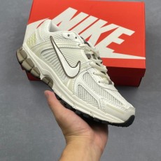 Nike Zoom Vomero 5 IB8129-133 나이키  운동화